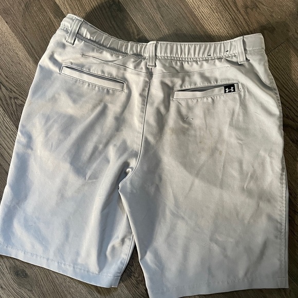 Under Armour youth Gray Flat Front Shorts - Picture 3 of 3